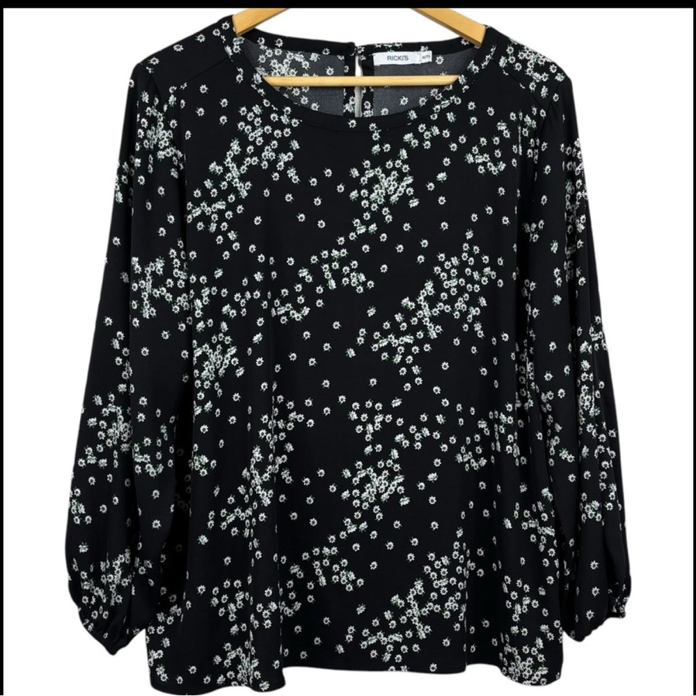 Ricki’s lightweight Black & Delicate White Flower Pattern 3/4 Sleeve Blouse 1X - Picture 7 of 7